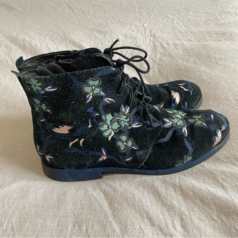 Camper Twins Suede Black and Blue Floral Ankle Boots Size 41 (US 10) - Picture 6 of 13